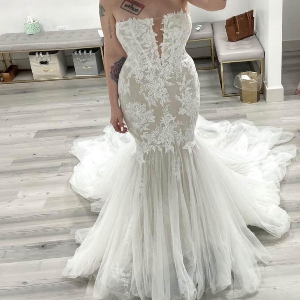 Wedding dress only worn once for try on